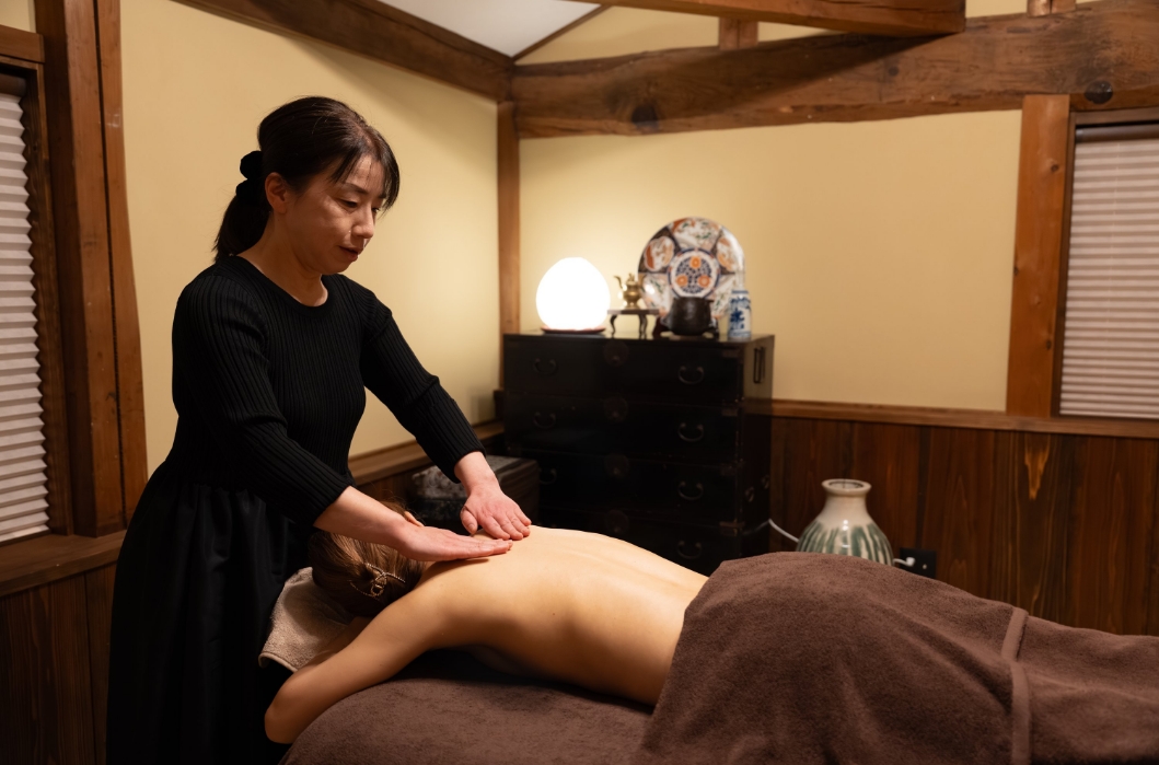 ハンドセラピスの施術風景
